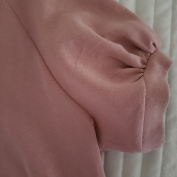 Blush pink top with bubble sleeved. New with tags - Picture 3 of 3